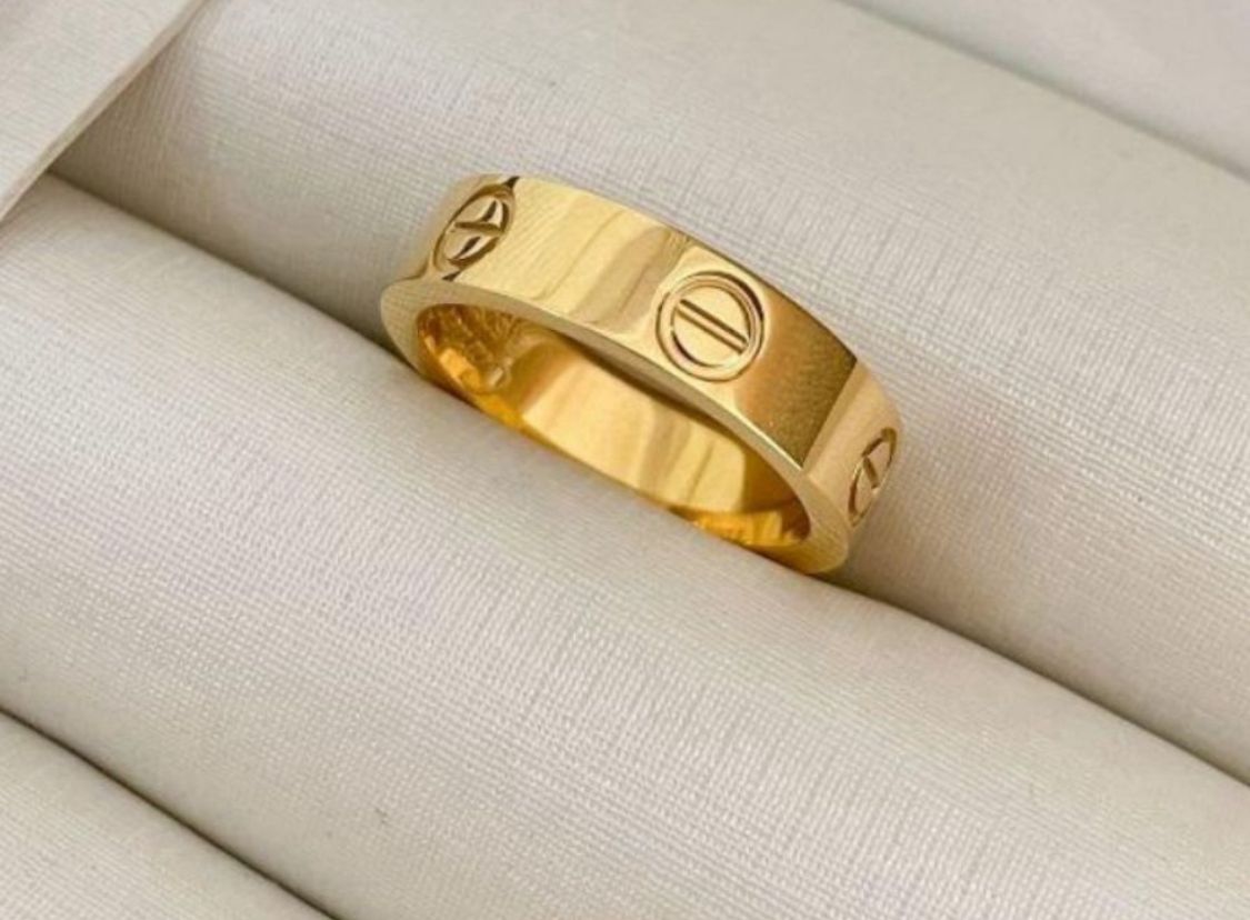 Anillo de acero calidad premium bañado en oro 18 Nro 8