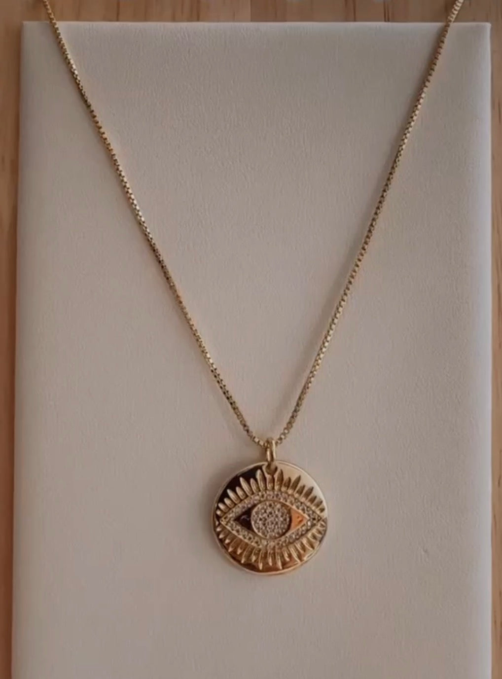 Cadena con Medalla de ojo