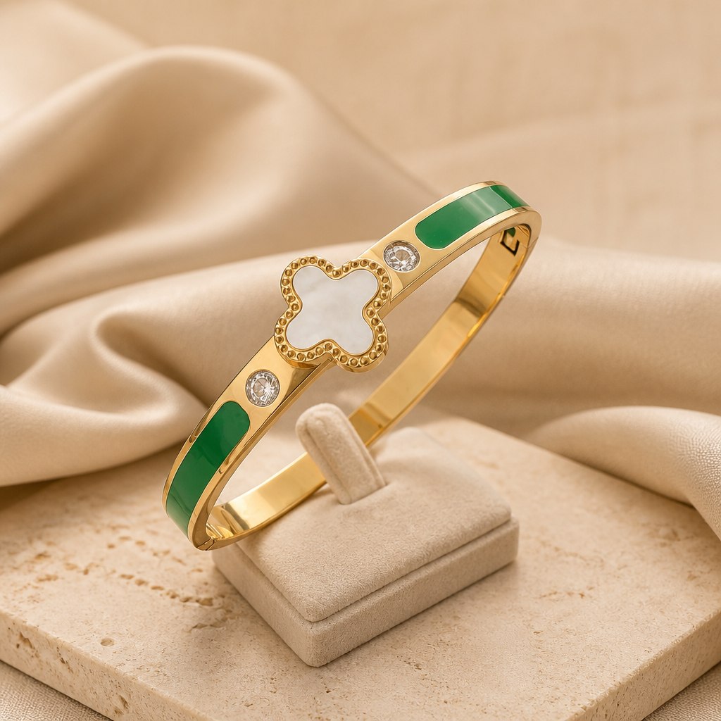 Pulsera de acero con trébol de nácar
