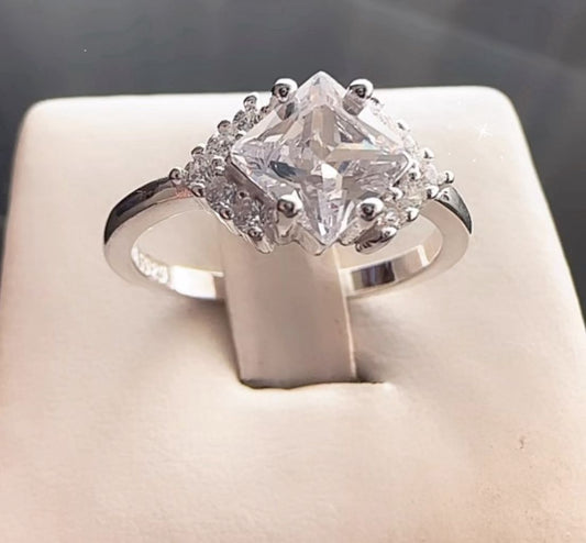 Anillo de Plata y Circonias Nro. 7