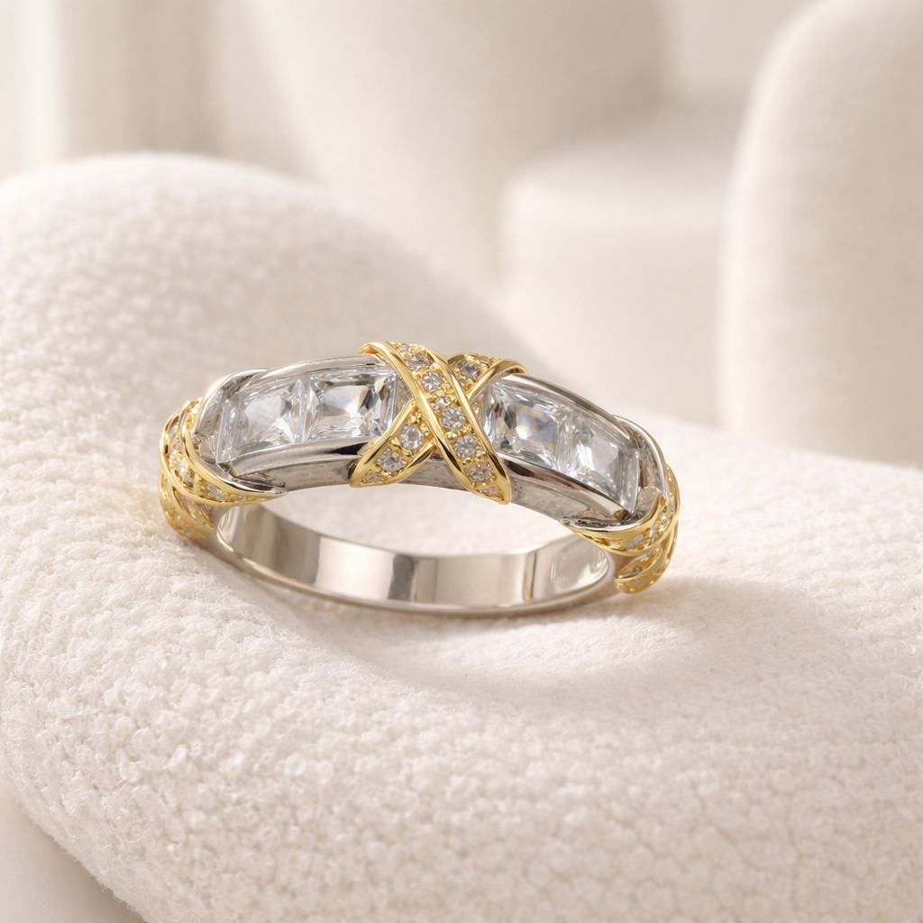 Anillo de circonias con baño de oro