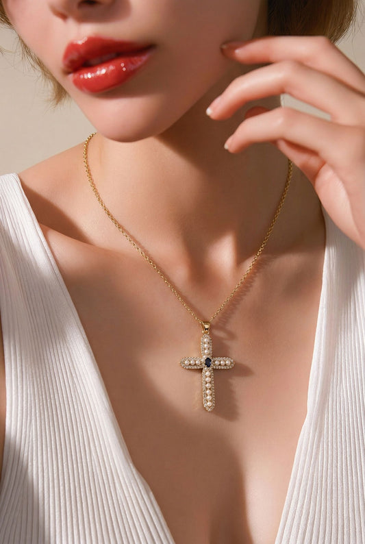 Cadena de acero bañada en Oro 18 con cruz de Perlas y Cristales