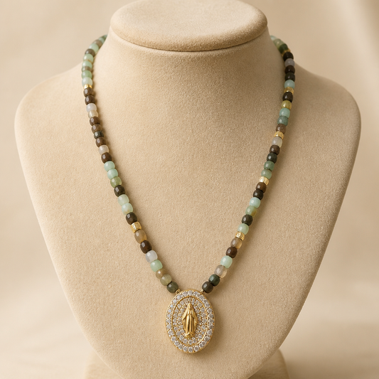 Collar de jade con Virgen de Guadalupe