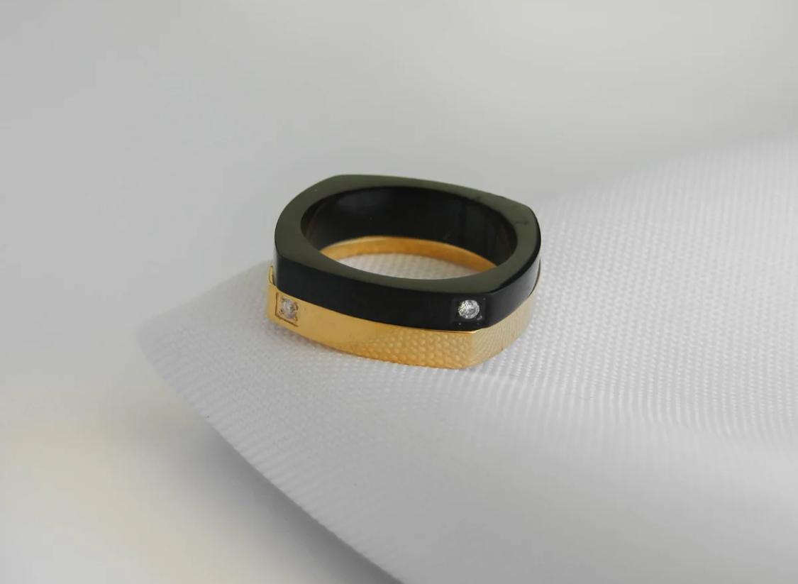 Anillo cuadrado con Circonia Nro. 7