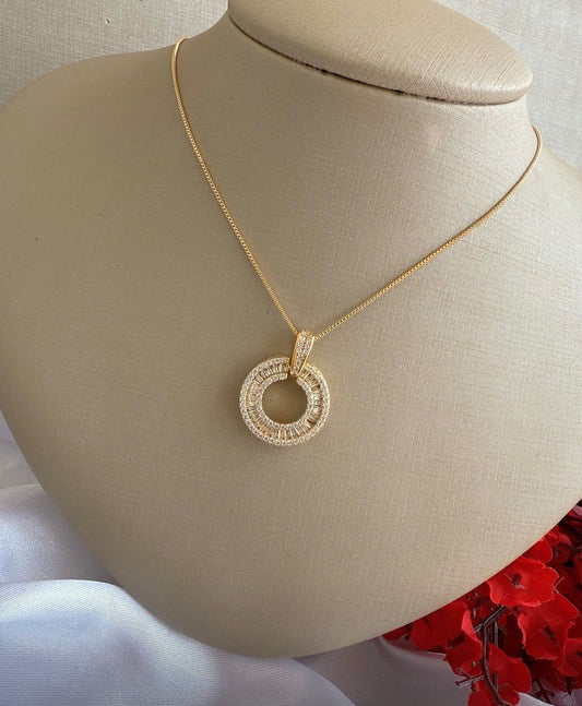 Cadena con Dijes de Circonias