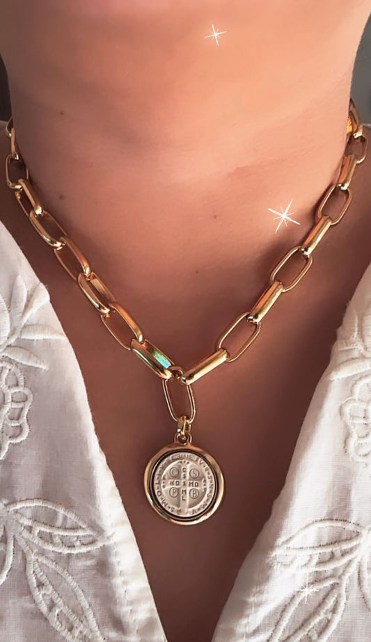 Collar con Medalla de San Benito