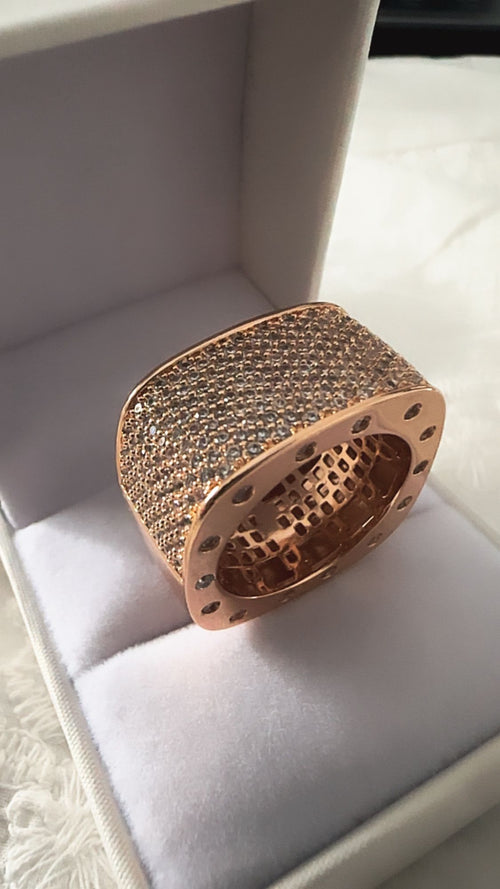 Anillo Cuadrado de Plata Italiana bañado en oro 18 con Circonias