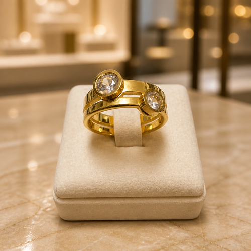 Anillo de acero y cristales