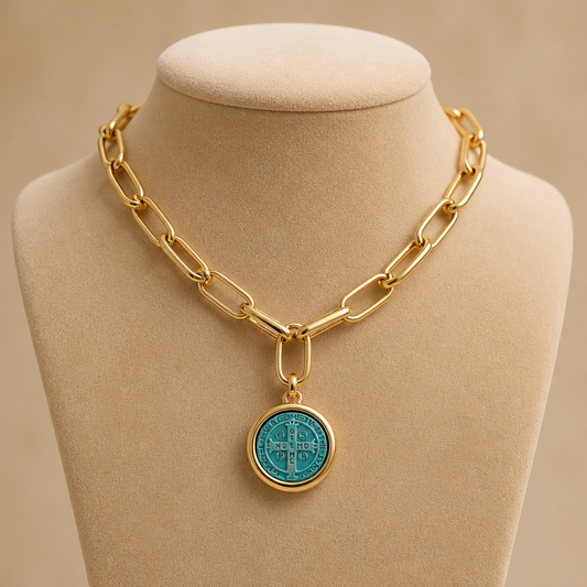 Collar con Medalla de San Benito