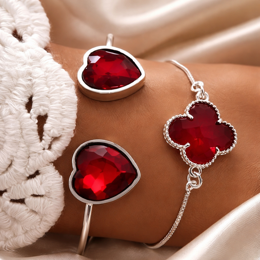 Brazalete de acero blanco con corazones rojos de cristal