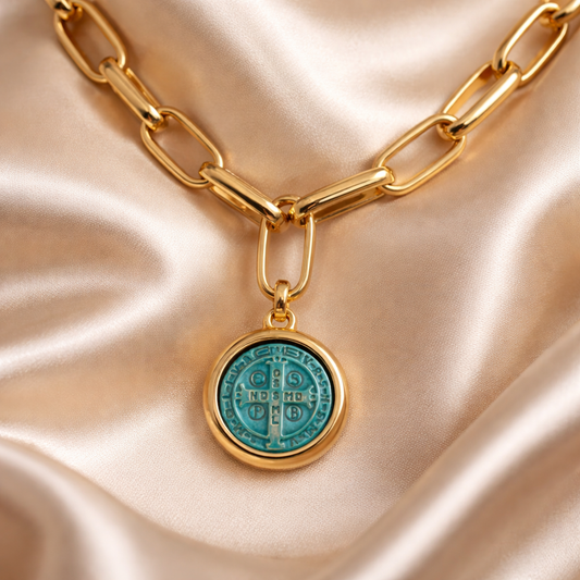Collar con Medalla de San Benito