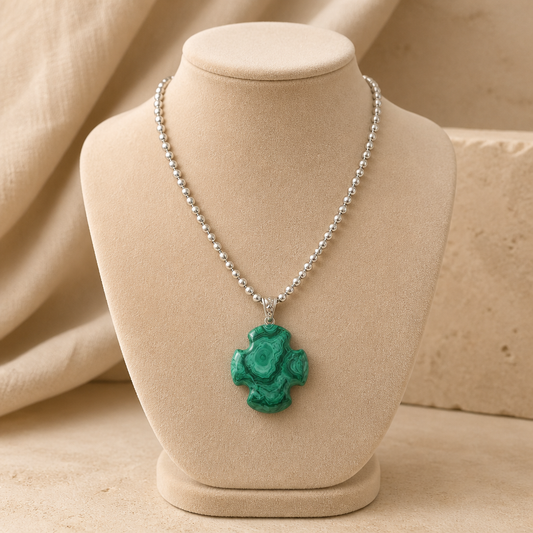 Collar de bolitas bañado en Plata 925 con Cruz en Marmol engarzada en Plata