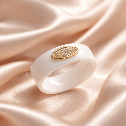 Anillo de cerámica con aplique de oro y circonias Nro. 8