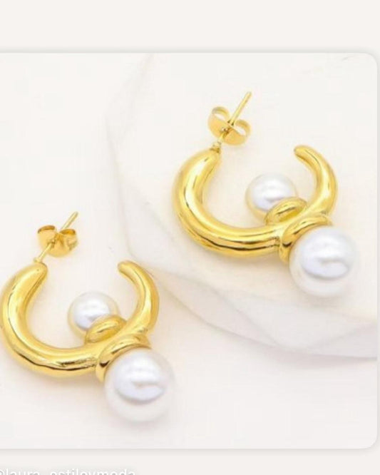 Caravanas bañadas en Oro 18 con perlas de rio