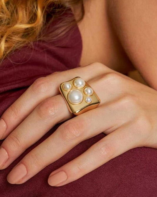 Anillo bañado en Oro 18 con perlas de rio