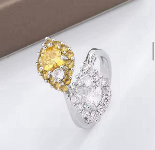 Anillo de acero y cristales