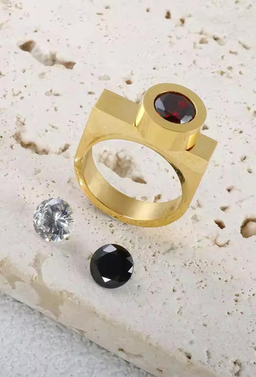 Anillo de Acero con tres cristales