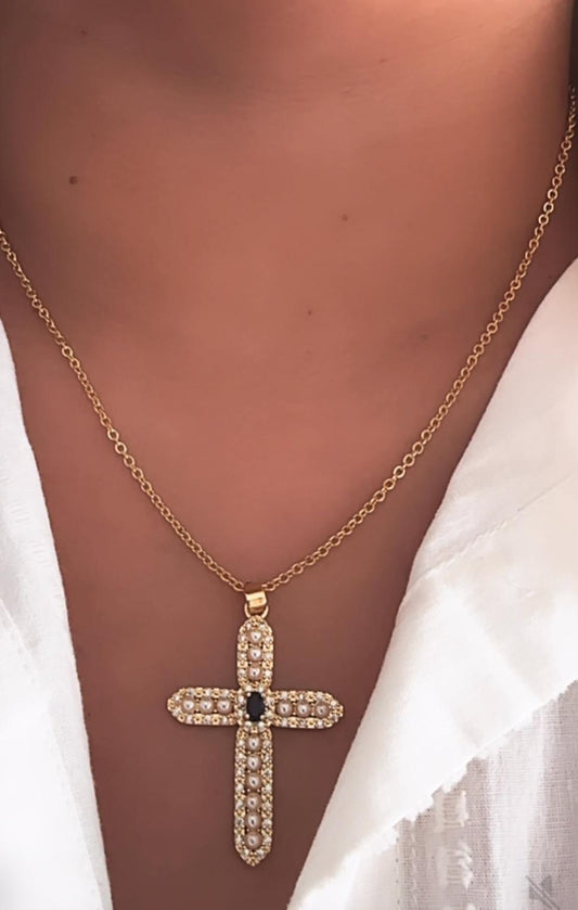 Cadena de acero bañada en Oro 18 con cruz de Perlas y Cristales