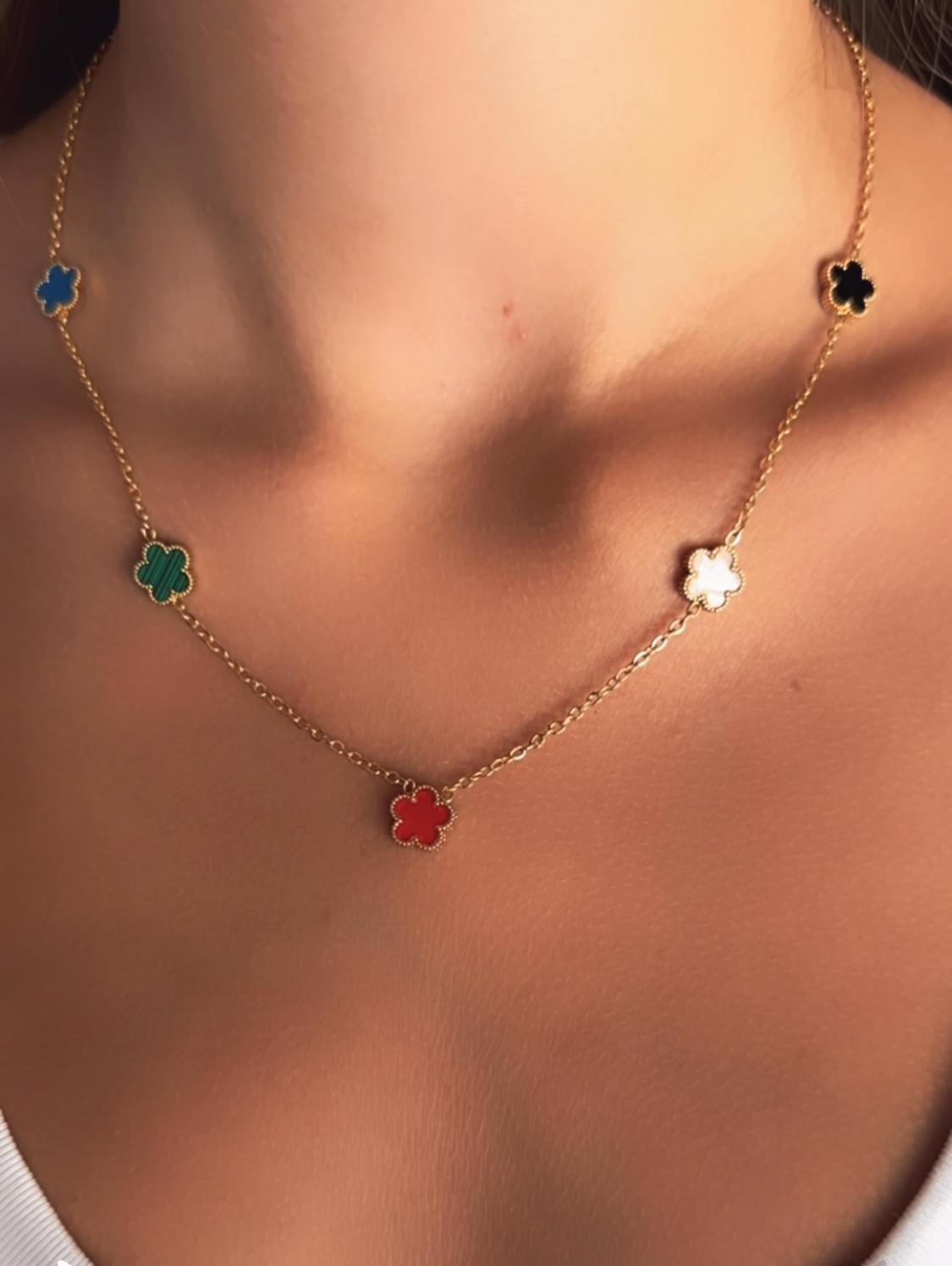 Collar de flores y Acero